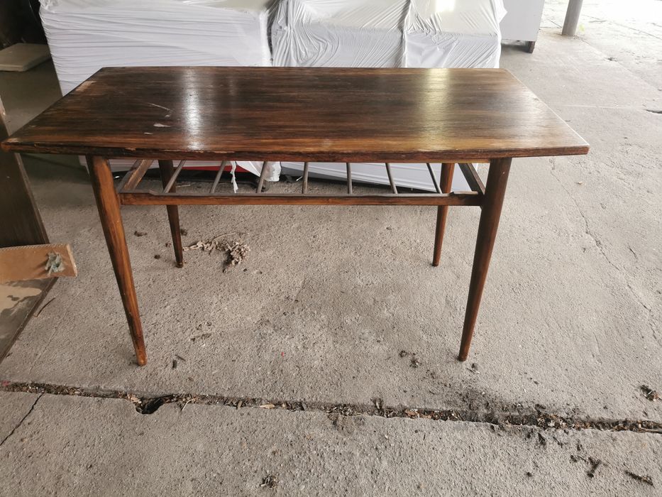 Stary kultowy stolik z gazetnikiem vintage PRL