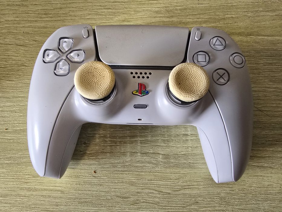 Playstation 5 PRO + 3 comandos