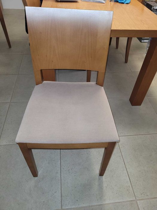 Móveis e cadeiras para sala de estar e hall de entrada