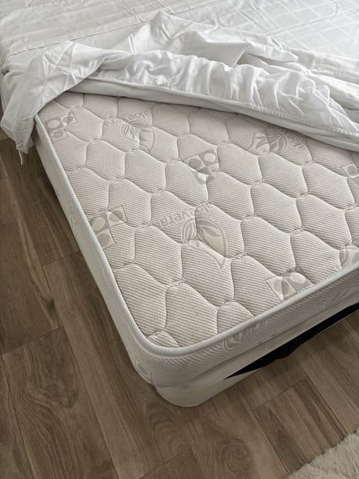 Cama com arrumação + colchão
