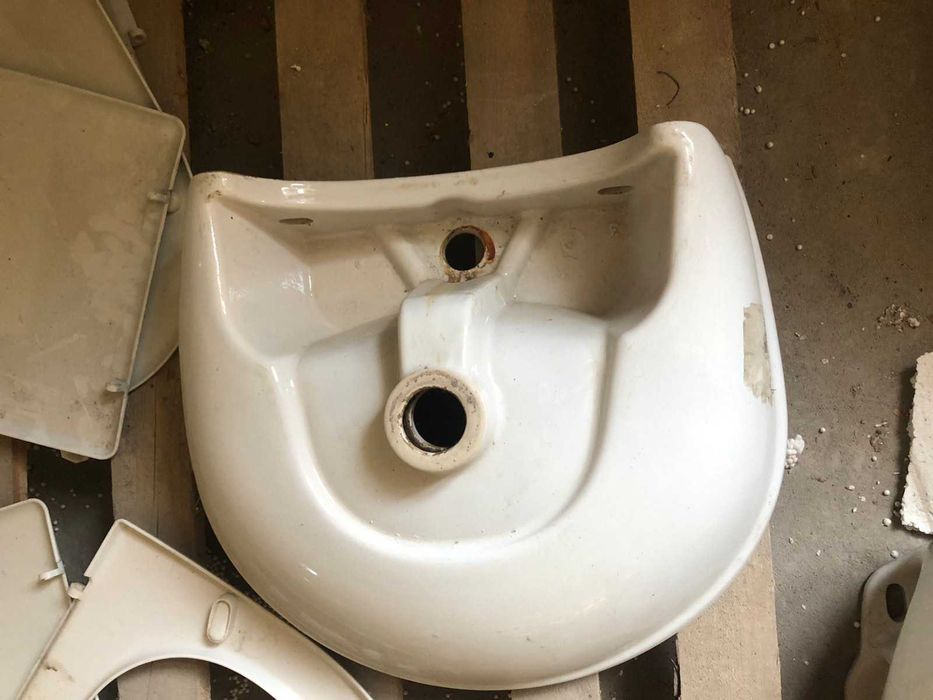 Унитази Умівальники на ножке б.у.