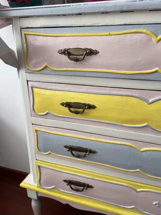 Comoda antiga pintada