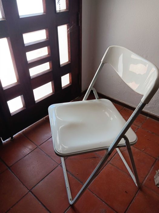 Cadeira rebativel branca