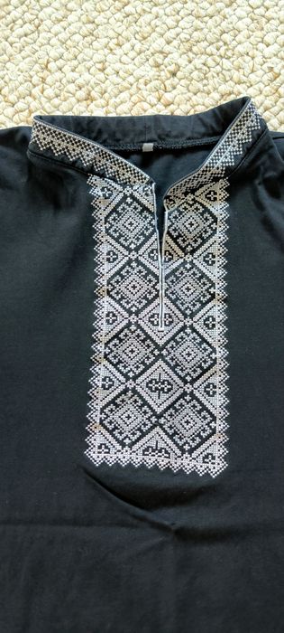 Нова чоловіча вишиванка (сорочка)