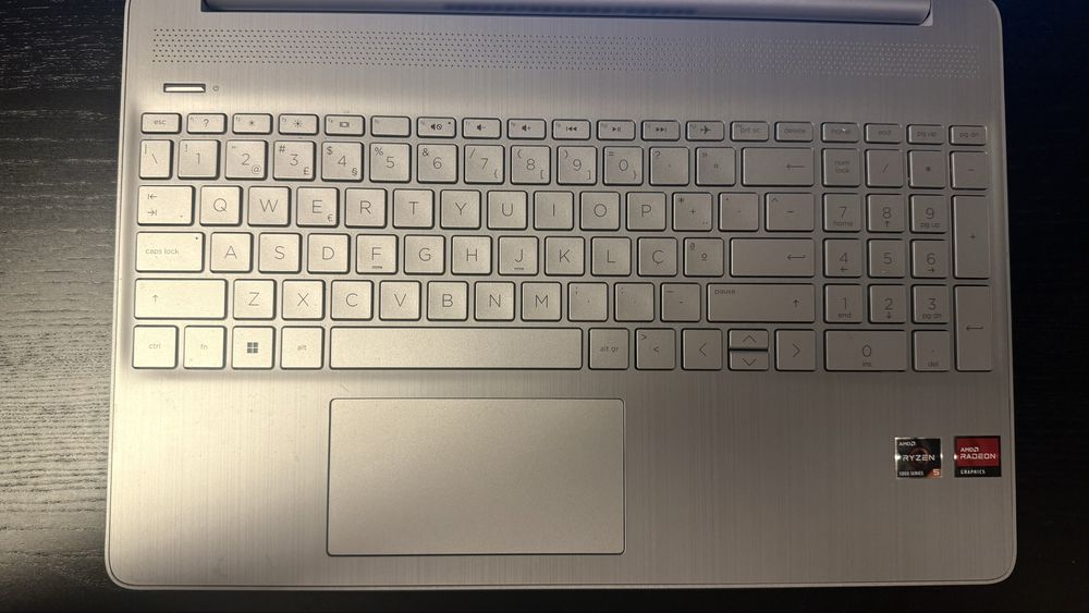 portátil hp 15s ryzen 5 8 gb ram 256 gb ssd