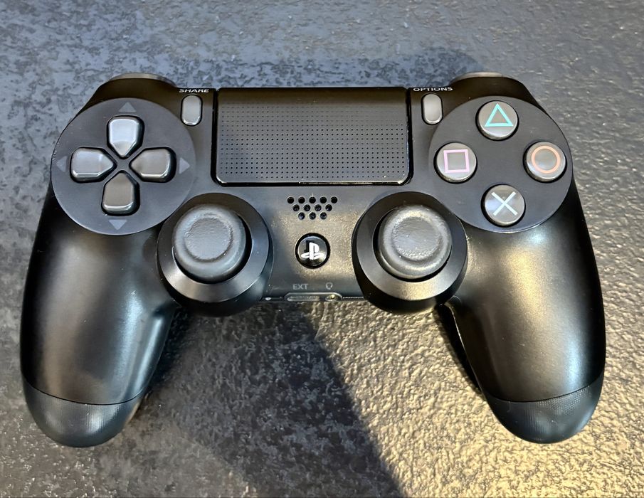 PS 4 + gra + pad