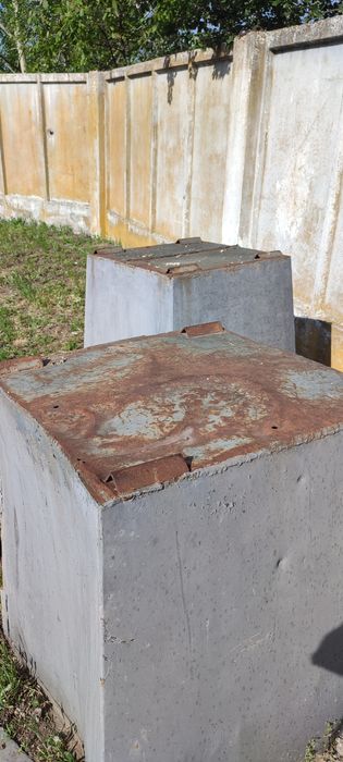 Металеві мусорні контейнери