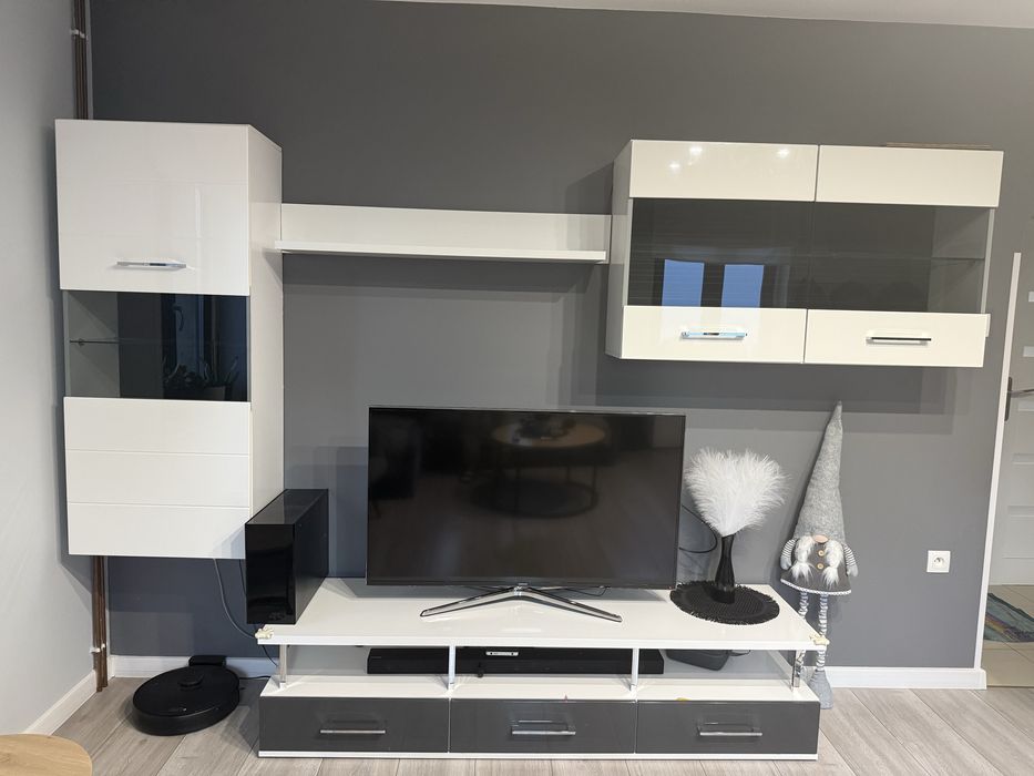 Nowoczesna meblościanka szfka  rtv Avila BRW