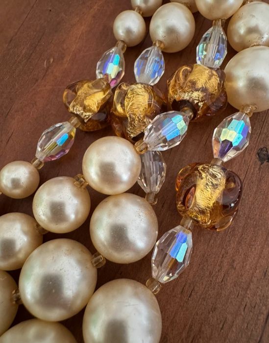 Colar de pérolas e vidro murano