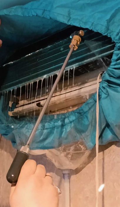 Чистка кондиціонерів, професійним обладнанням