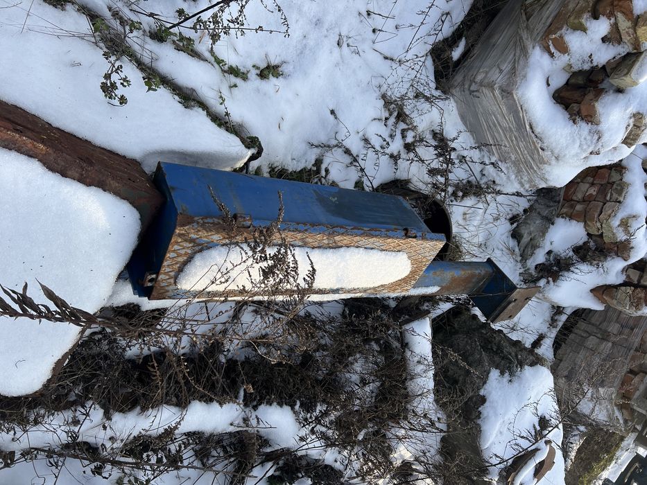 Передній відвал для прибирання снігу