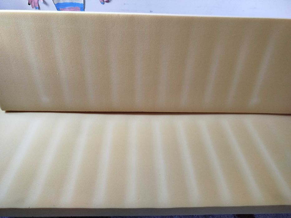 Sofá cama, em ripas