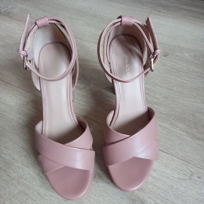 Босоніжки 39розмір