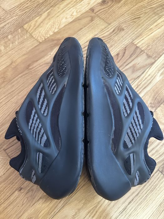 Adidas Yeezy 700 V3 Black оригінал