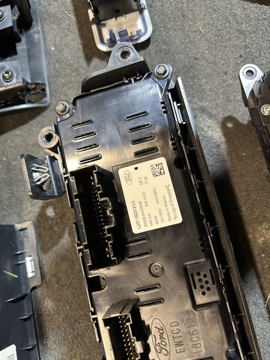 Панели управления ford escape mk4 2020-2025