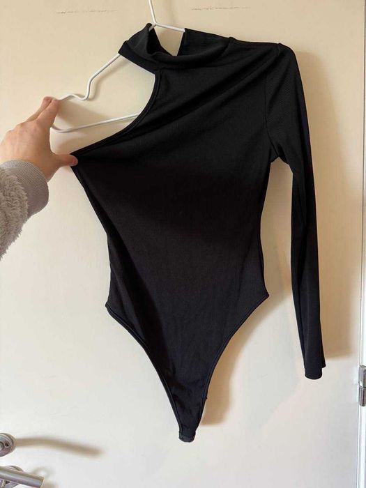 Body preto feminino assimétrico, tamanho M