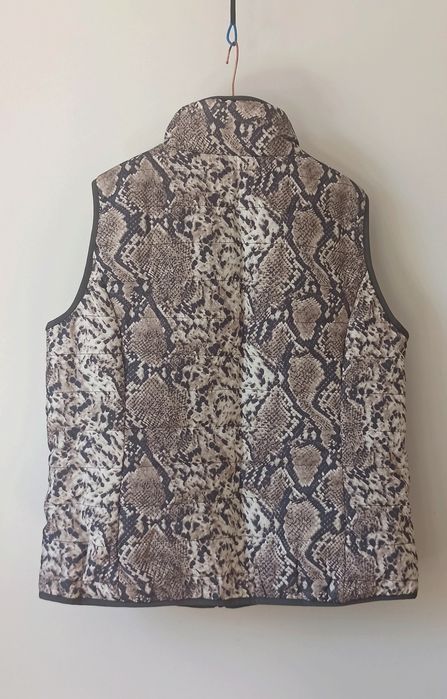 Cienki pikowany bezrękawnik wężowy print