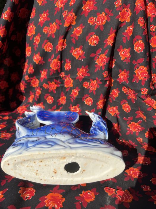 Фарфорова статуетка дівчина з птахом 1990 роки.