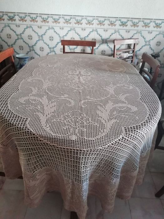 Toalha de renda beje feita à mão