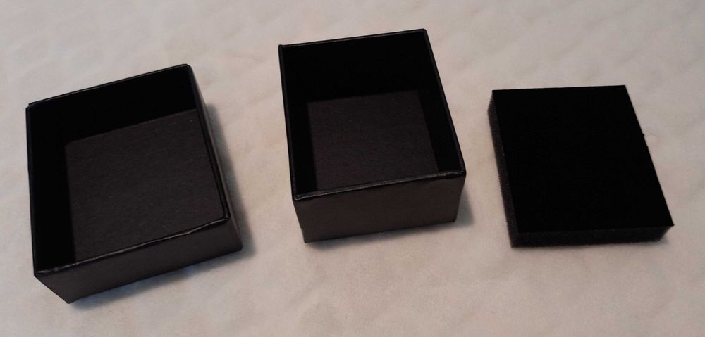 Pudełeczko na kolczyki, czarne, 7,5x6,3x4cm (Kreatywne)