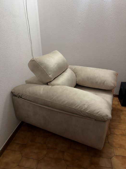 Poltrona bege nova