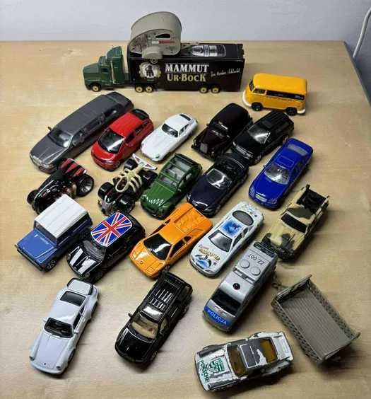 Małe samochodziki (maisto, welly, matchbox itp.) + dwie przyczepy