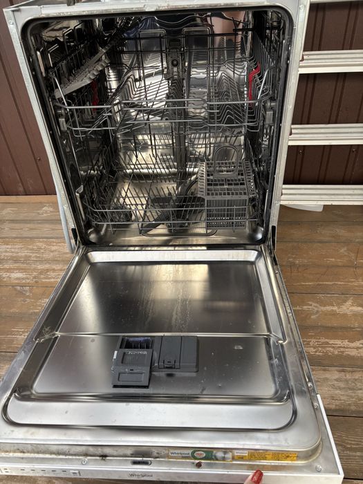 Посудомийна машина Whirlpool WI 3010 під ремонт