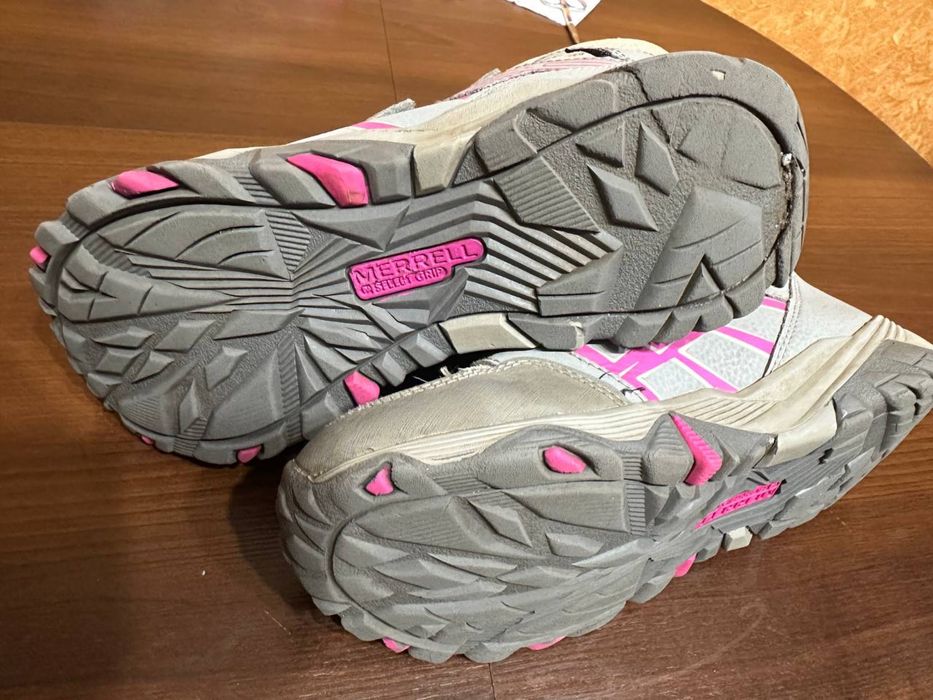 Демисезонные трекинговые ботинки Merrell