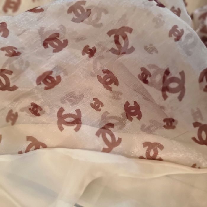 Szalik damski z logo Chanel