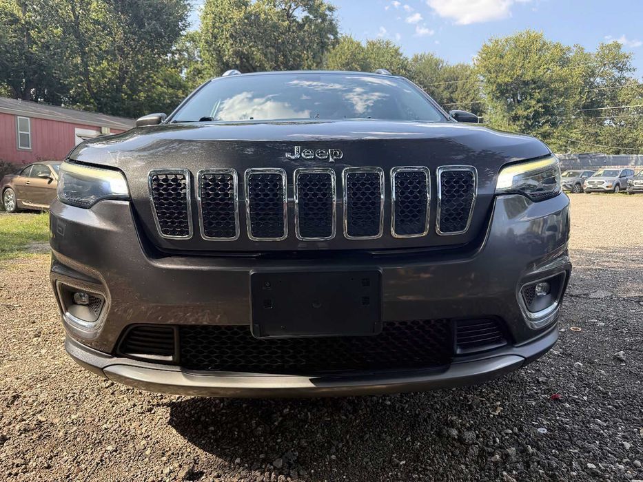 Jeep Cherokee      2020