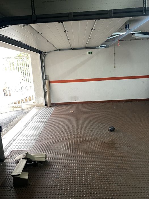 Garagem (para carros pequenos/motas)  Cascais centro
