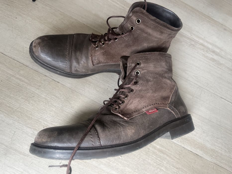 Botas meio cano em couro