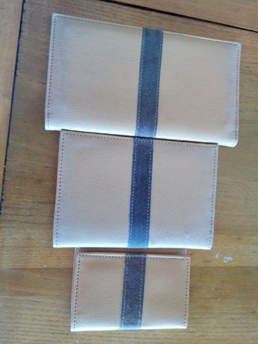 Conjunto de carteiras de imitação de couro e parcialmente com couro