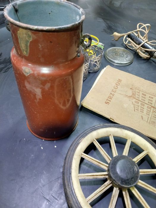 Zabytkowe przedmioty PRL KOMUNA dzbanek koło wózka lokówka zeszyt inne