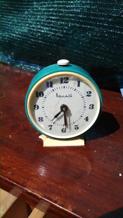 Ссср часы-будильник " Витязь"