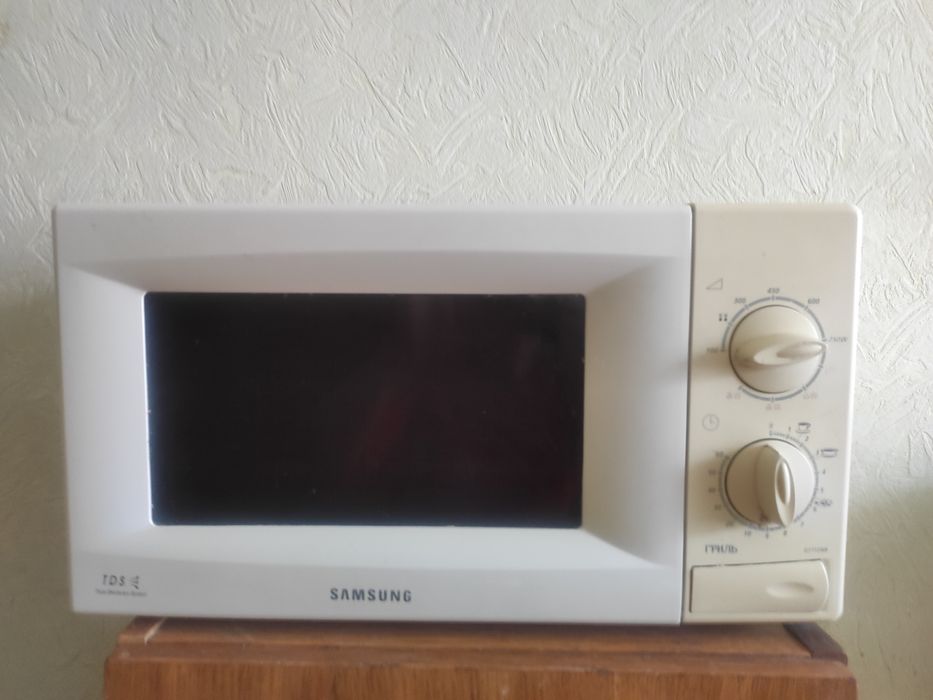 Мікрохвильва піч, мікрохвильовка, 20л