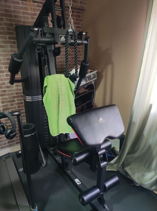 Máquina de musculação Adidas