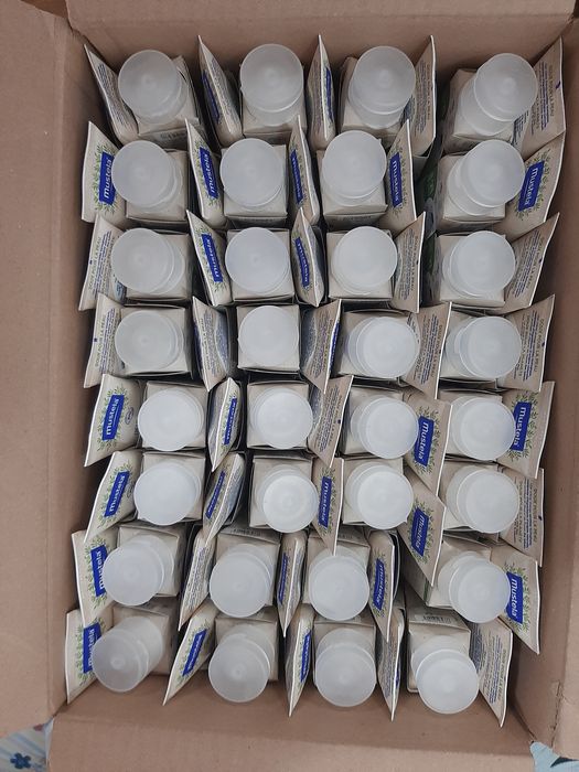 Lote 72 cremes Mustela Bio