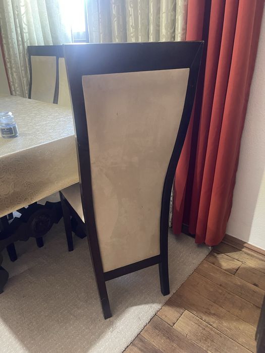 Cadeiras muito boas e bonitas . Adequadas a qualquer compartimento.