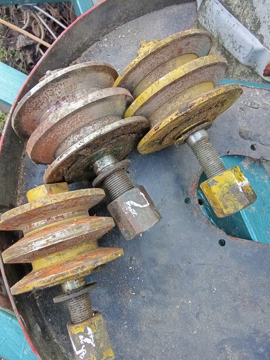 Продам шківи натяжні