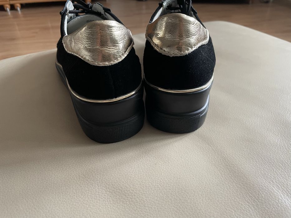 Czarne sneakersy ALAINA