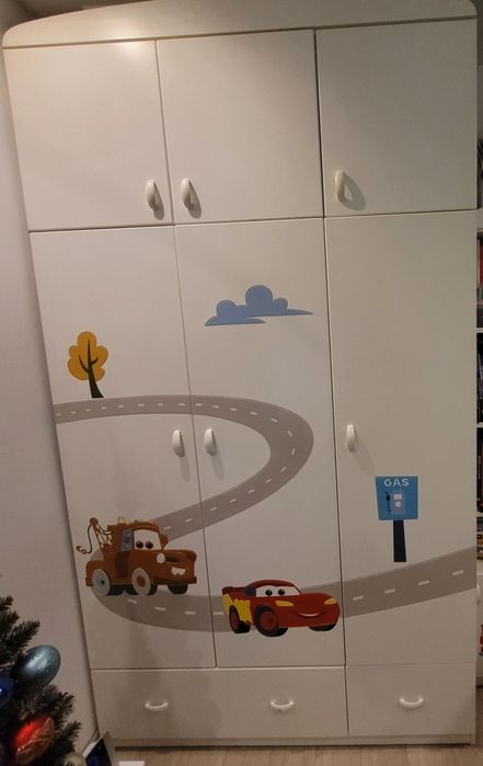 Szafa trzydrzwiowa Meblik Cars szer. 133,5 cm i wys. 240 cm