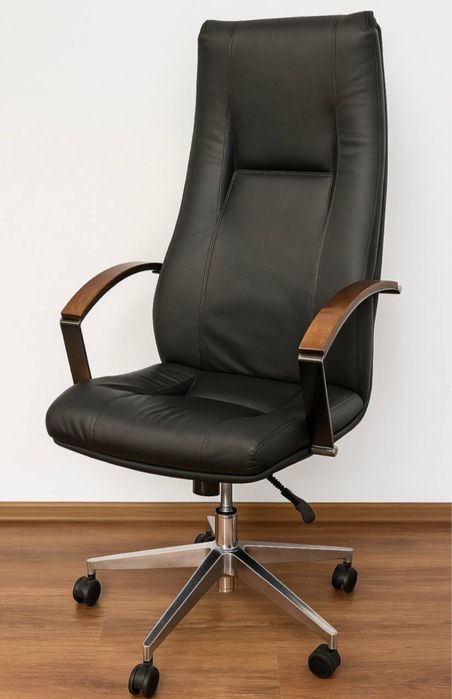 Распродажа  офисной мебели Столы стулья Кресла тумбы шкафы диваны