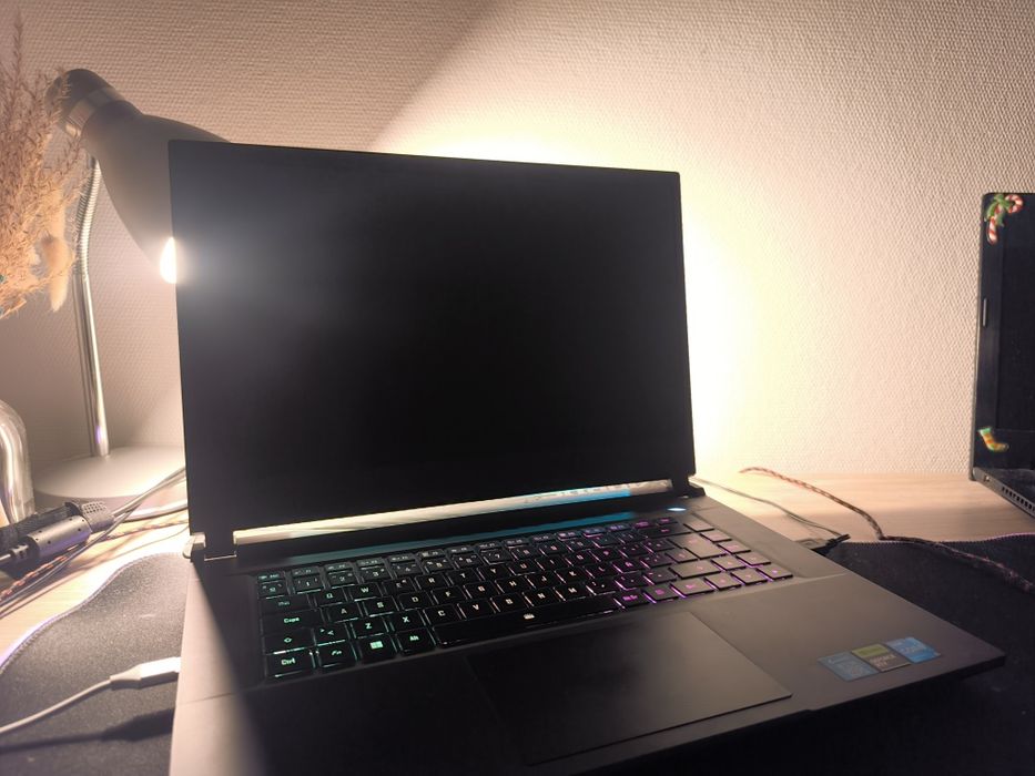 Laptop Gigabyte AORUS 15 9KF, RTX 4060, DDR5 16GB