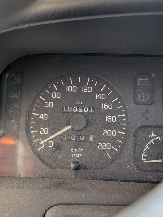 Clio 98 com inspeção e revisão feita