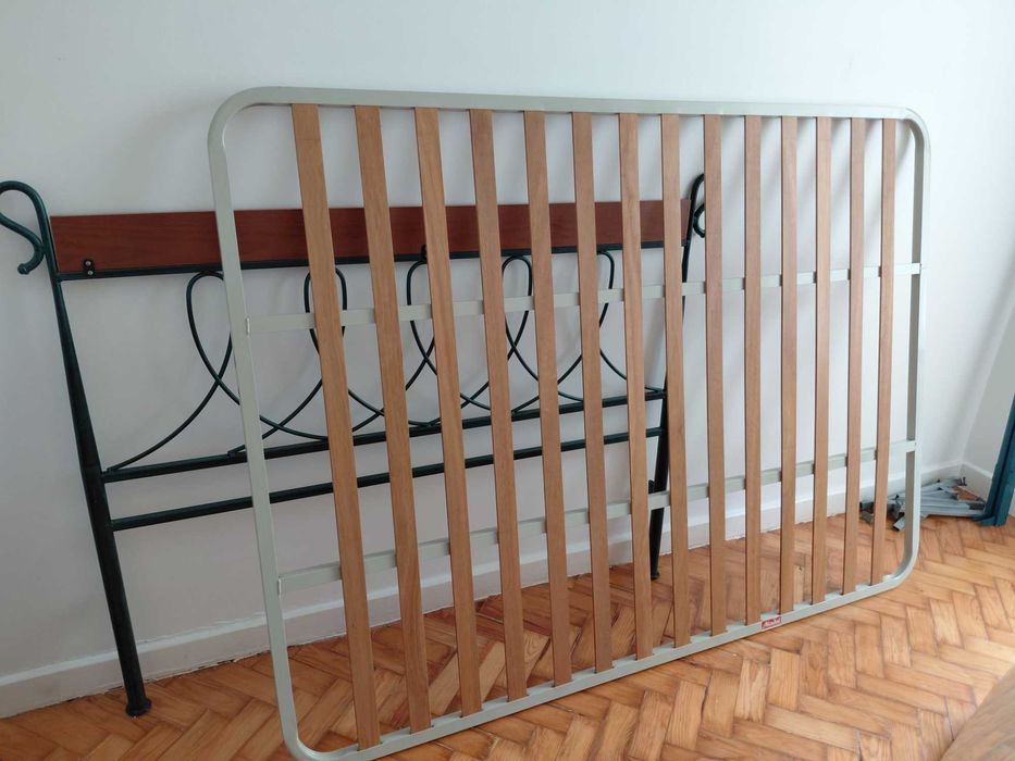 Cama estilosa com colchão