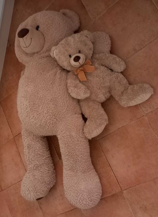 URSO PELUCHE GRANDE 25€ E O PEQUENO É 15€, BONITOS E LIMPOS. Casa Decoração Quarto Sala Eventos.