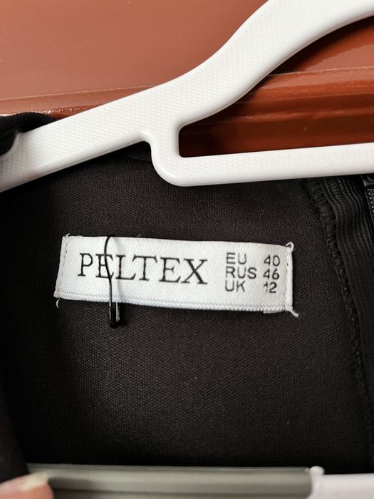 Стильне чорне вечірнє плаття