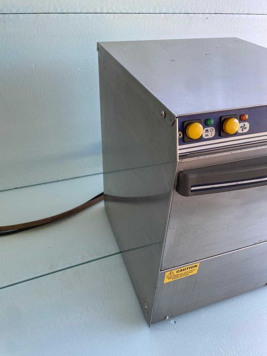 máquina de lavar chávenas e copos profissional