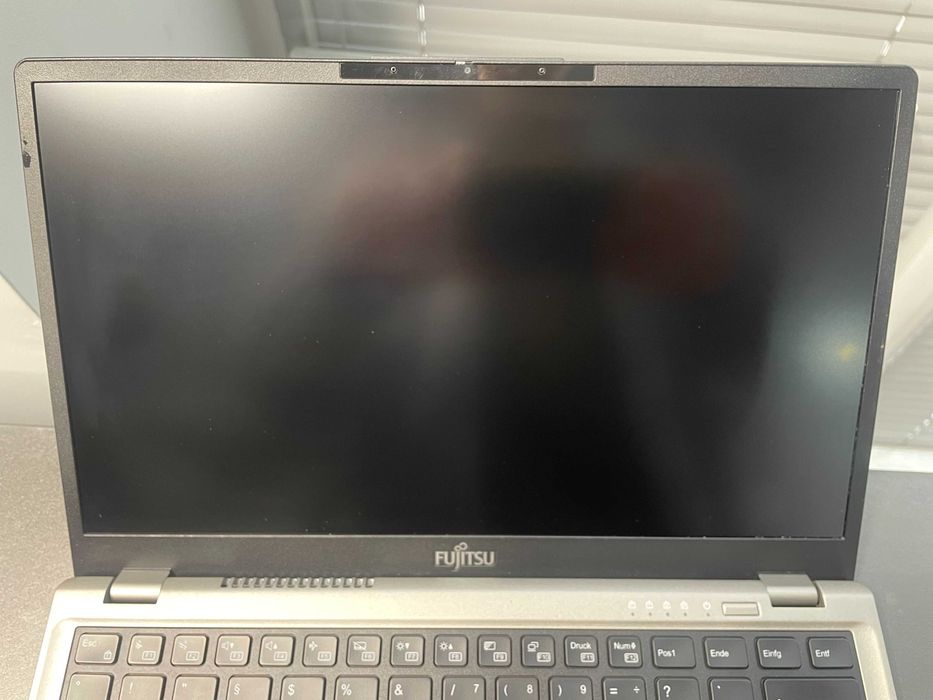 Японія - Fujitsu LifeBook U7312 (Core i5-1235U7\16Gb-DDR4-256Gb-SSD)